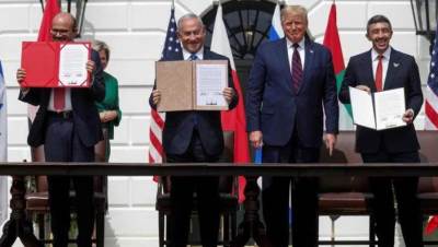 من شرفة البيت الأبيض .. إلقاء حجر في بحيرة السلام الراكدة منذ 4 عقود