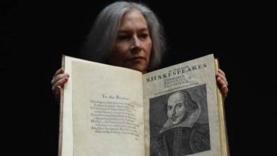 أغلى عمل أدبي بالعالم .. نسخة نادرة لكتاب شكسبير تباع بملايين الدولارات