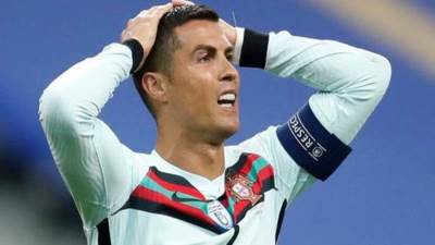 خضع للفحص 18 مرة.. كورونا ترفض الخروج من جسد رونالدو