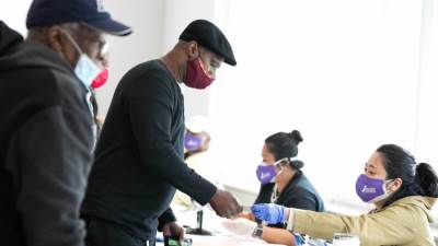 السلطات الصحية الأمريكية: بإمكان مرضى كورونا التصويت شخصيا