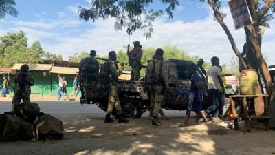 بسبب تصاعد الأزمة الداخلية في أثيوبيا .. 10 آلاف لاجئ أثيوبي يفرون إلى السودان