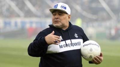 تعرف على ثروة مارادونا أسطورة كرة القدم الأرجنتيني