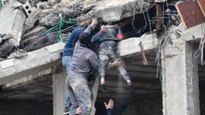 عدد الوفيات في تركيا وسوريا يتجاوز 5 آلاف جراء الزلزال