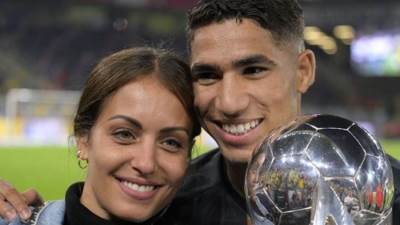 زوجة حكيمي بعد اتهامه بالاغتصاب: أشعر بالعار.. وسأقف مع الضحية