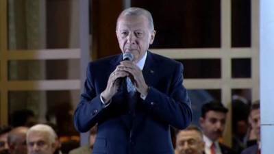  أردوغان يدعو الأتراك إلى "الوحدة والتضامن" بعد فوزه في الانتخابات الرئاسية