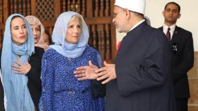 سيدة أميركا الأولى في جولة داخل الجامع الأزهر